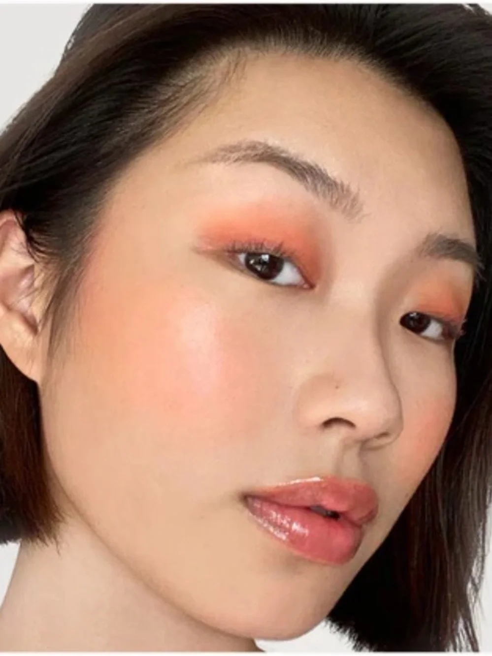 Rare Beauty NEARLY APRICOT Stay Vilnerable Liquid Eyeshadow